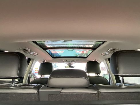 Used 2022 Volkswagen Tiguan SE image 16