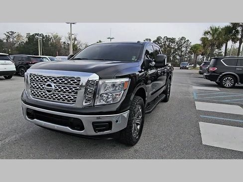 Used 2019 Nissan Titan SV w/ SV Convenience Package image 20