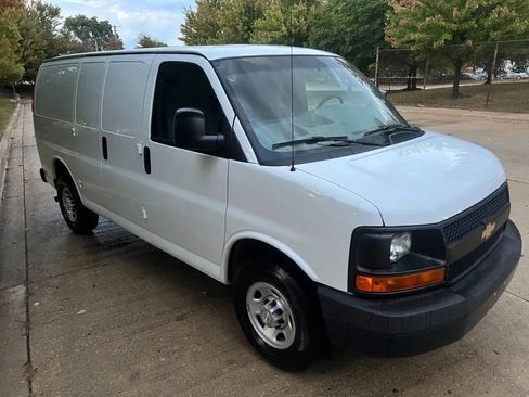 Used 2015 Chevrolet Express 2500 image 1