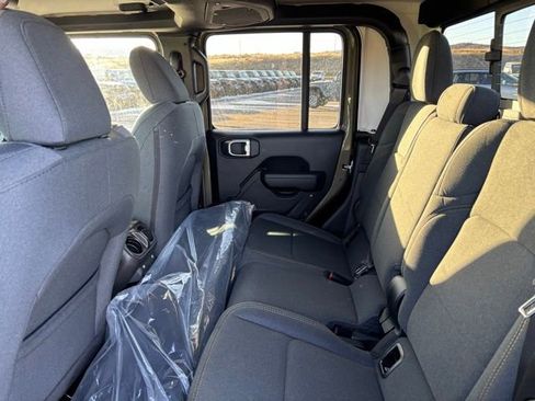 New 2026 Jeep Gladiator Sport AWD/4WD image 17