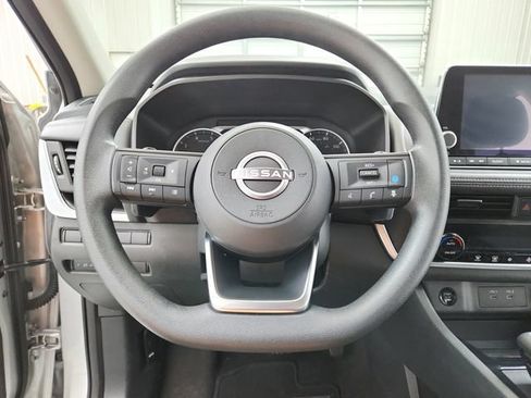 Used 2024 Nissan Rogue SV AWD/4WD image 23