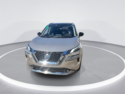 Used 2021 Nissan Rogue Platinum image 3