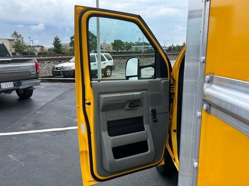 Used 2019 Ford E-350 and Econoline 350 Super Duty image 8