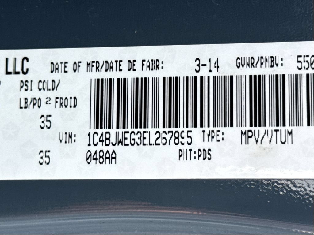Used 2014 Jeep Wrangler Unlimited Sahara w/ Dual Top Group AWD/4WD image 23