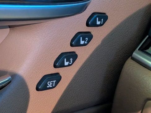 Used 2016 Lexus ES 350 w/ Premium Package w/Wood Trim FWD image 23