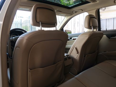 Used 2013 Mercedes-Benz C 250 Sedan image 27