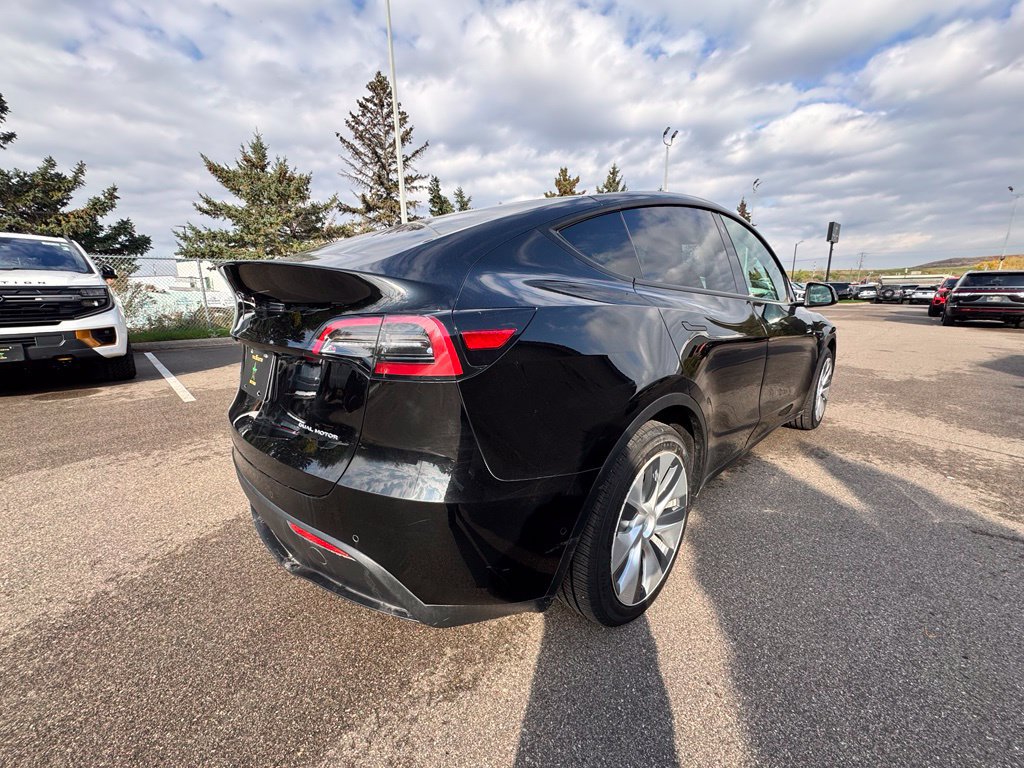 Used 2021 Tesla Model Y Long Range AWD/4WD image 8