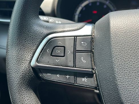 Used 2020 Toyota Highlander L FWD image 34