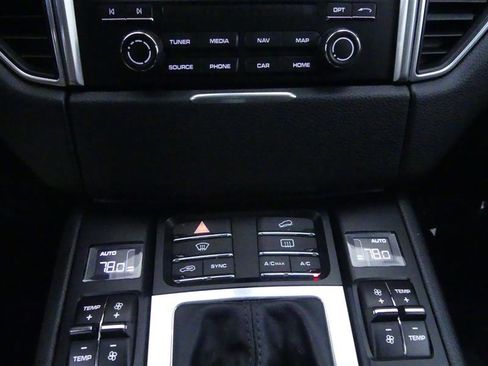 Used 2018 Porsche Macan image 12