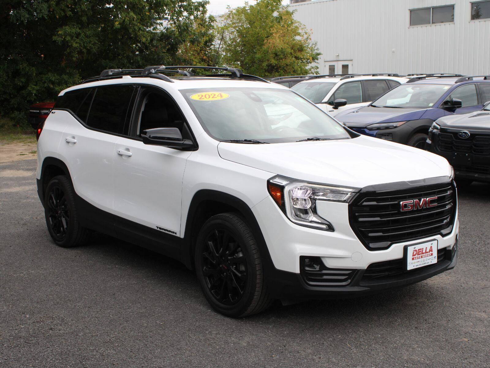 Used 2024 GMC Terrain SLT w/ Elevation Edition AWD/4WD image 3