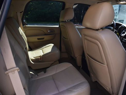 Used 2011 Cadillac Escalade Premium AWD/4WD image 44