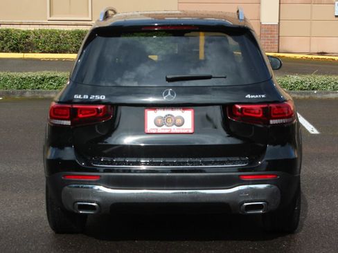 Used 2021 Mercedes-Benz GLB 250 4MATIC image 4