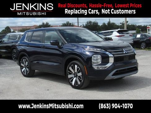 New 2025 Mitsubishi Outlander SE image 1
