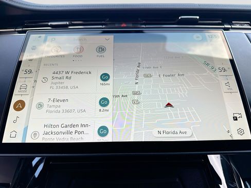 Used 2025 Land Rover Range Rover Sport SE image 33