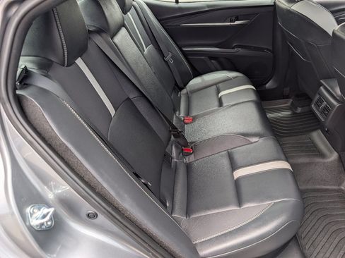 Used 2025 Toyota Camry SE FWD image 5