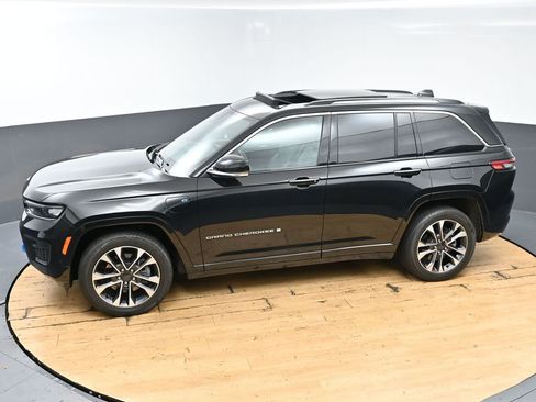 Used 2023 Jeep Grand Cherokee Overland w/ Advanced Protech Group III AWD/4WD image 49