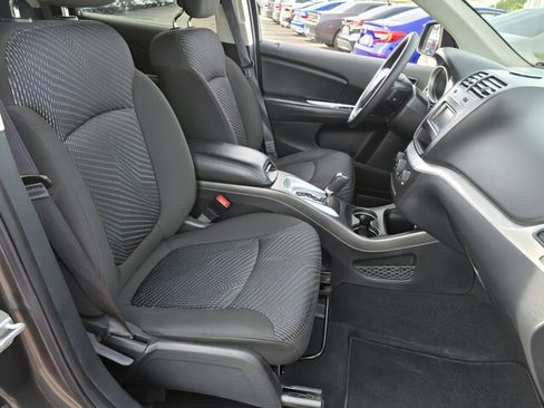 Used 2020 Dodge Journey SE w/ Blacktop Package image 19