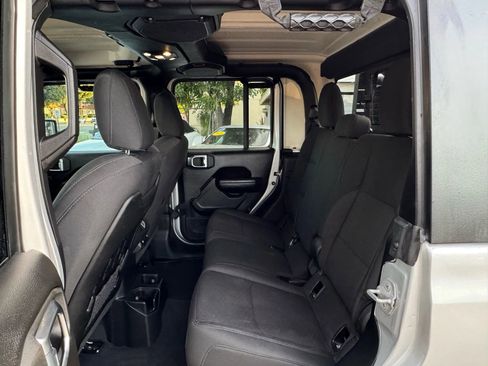 Used 2022 Jeep Gladiator Sport image 29