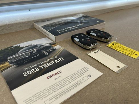 Certified 2023 GMC Terrain SLE w/ Driver Convenience Package AWD/4WD image 15