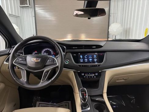 Used 2017 Cadillac XT5 FWD image 34