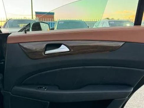 Used 2015 Mercedes-Benz CLS 400 w/ Premium 2 Package image 27