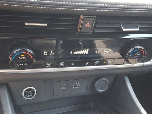 Certified 2021 Nissan Rogue SV image 16