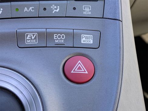 Used 2015 Toyota Prius Four image 31