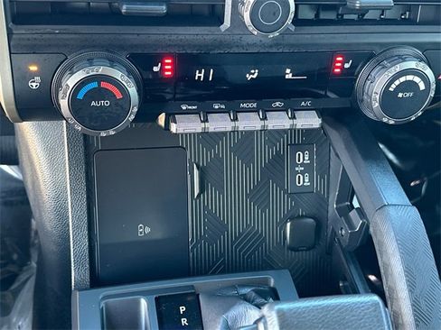 Used 2024 Toyota Tacoma TRD Off-Road image 33