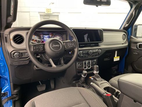 New 2026 Jeep Gladiator Sport AWD/4WD image 4