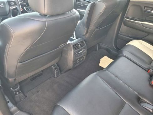 Used 2021 Honda Pilot Touring image 12