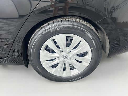 Used 2024 Nissan Sentra S FWD image 11