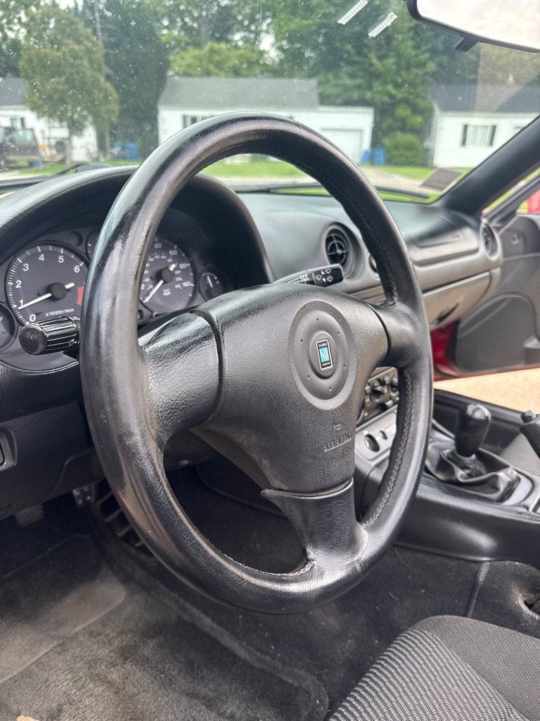 Used 1999 MAZDA MX-5 Miata RWD image 17