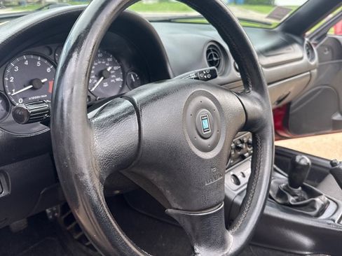 Used 1999 MAZDA MX-5 Miata RWD image 17