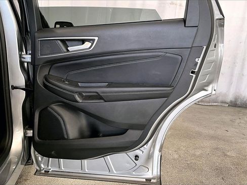 Used 2022 Ford Edge Titanium image 23