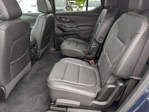 Used 2023 Chevrolet Traverse LT w/ LT Premium Package AWD/4WD image 16