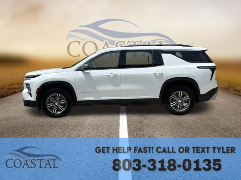 Used 2025 Chevrolet Traverse LT FWD image 17