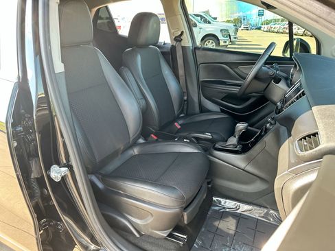 Used 2022 Buick Encore Preferred w/ Safety Package image 23