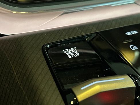 Used 2025 BMW X3 xDrive30i w/ Convenience Package image 28