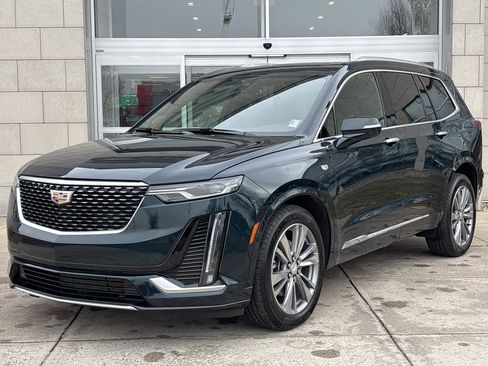 Used 2025 Cadillac XT6 Premium Luxury image 12