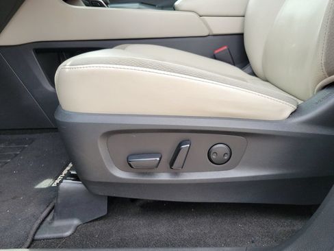 Used 2023 Nissan Pathfinder SL AWD/4WD image 13