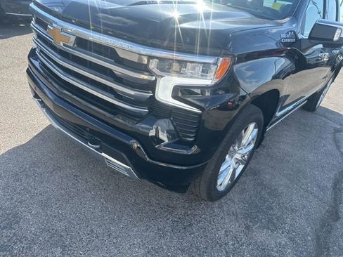Used 2025 Chevrolet Silverado 1500 High Country w/ High Country Premium Package AWD/4WD image 9