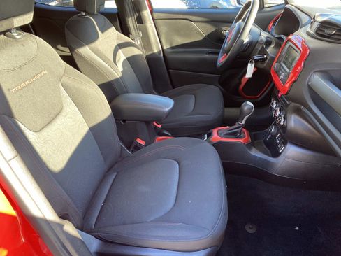 Used 2015 Jeep Renegade Trailhawk image 21