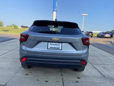 Used 2024 Chevrolet Trax LS w/ Driver Confidence Package FWD image 10