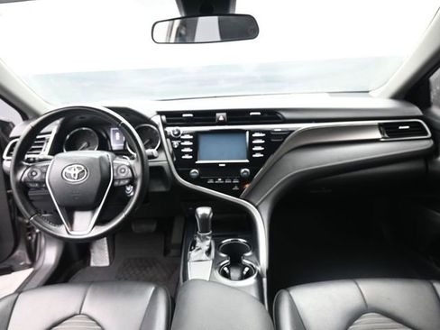 Used 2020 Toyota Camry SE image 25