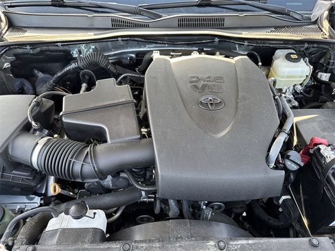 Used 2022 Toyota Tacoma TRD Off-Road image 33