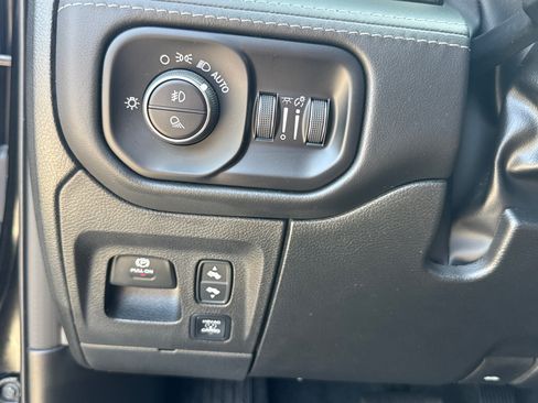 Used 2025 RAM 1500 Limited AWD/4WD image 17