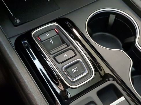 Certified 2025 Honda Pilot Touring image 10