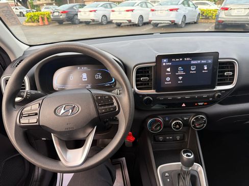 Used 2024 Hyundai Venue SE image 8