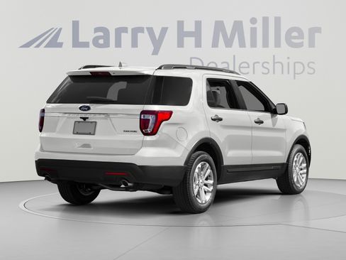 Used 2016 Ford Explorer FWD image 2