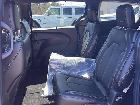 New 2026 Chrysler Pacifica Select FWD image 24
